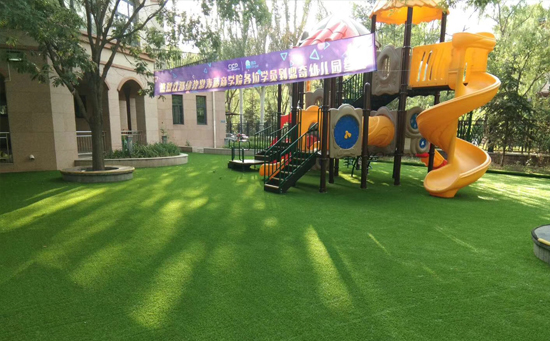 幼儿园操场运动地面人造草坪材料