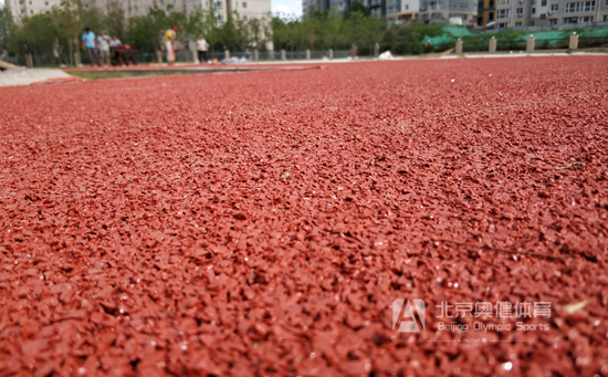 透气型塑胶跑道施工工艺说明