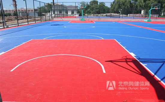 篮球场悬浮地板采用环保材料聚丙烯制成