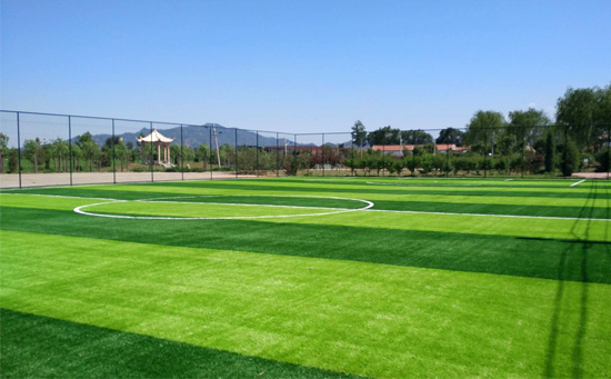 标准足球场人工草坪厚度规格是多少
