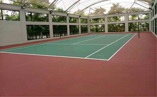 完工后的塑胶网球场地面