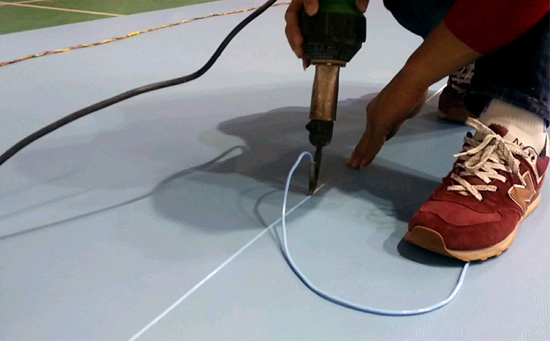 羽毛球场塑胶地板的铺装—焊缝