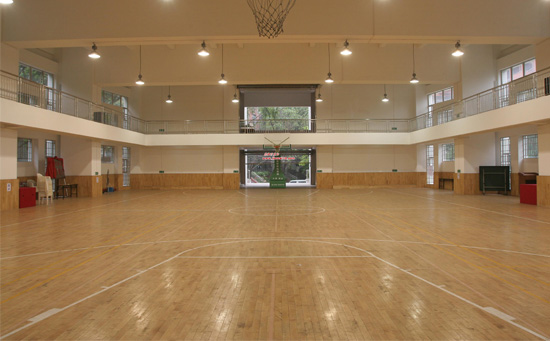 实木运动地板篮球场图片