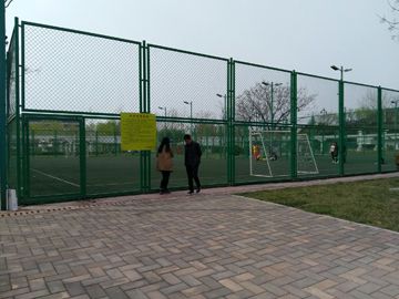 秦皇岛足球场围网施工案例森林公园
