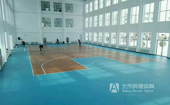 pvc羽毛球场地地胶怎么铺设