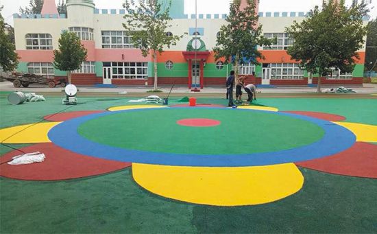 幼儿园塑胶跑道图片